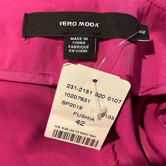 High waisted, fuchsia wide leg pant - Picture 3 of 3